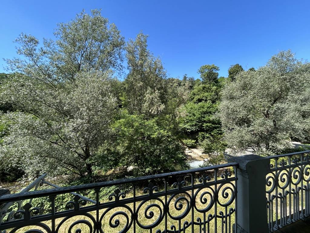 Edificio commerciale o terziario in vendita a Strona