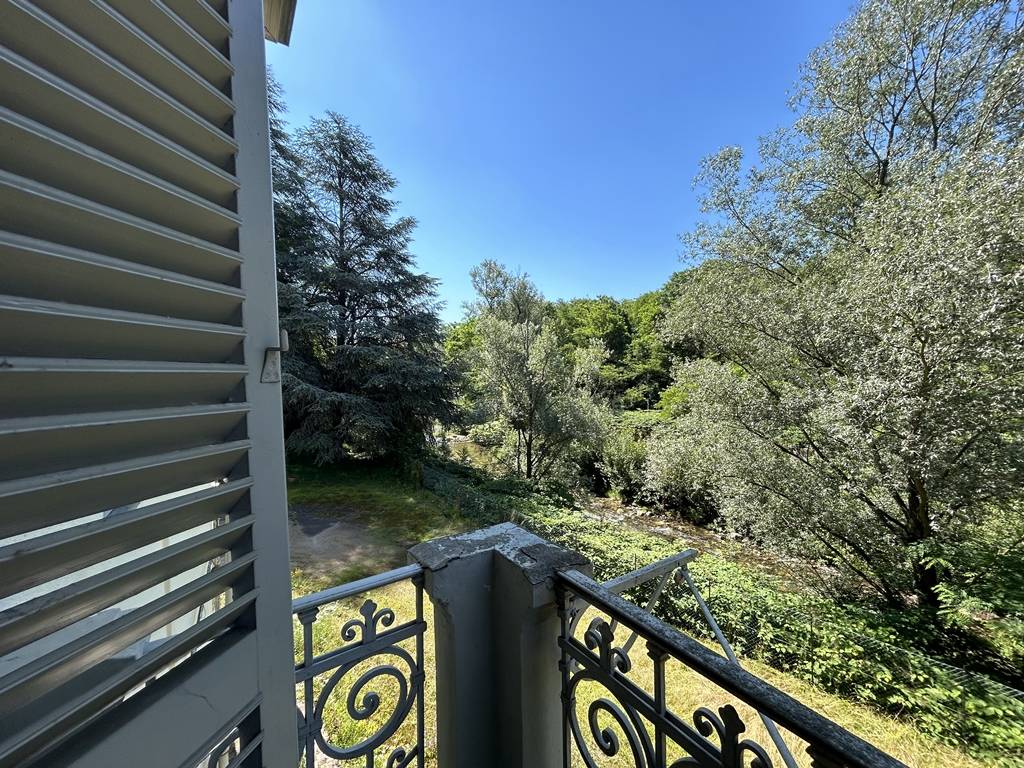 Edificio commerciale o terziario in vendita a Strona