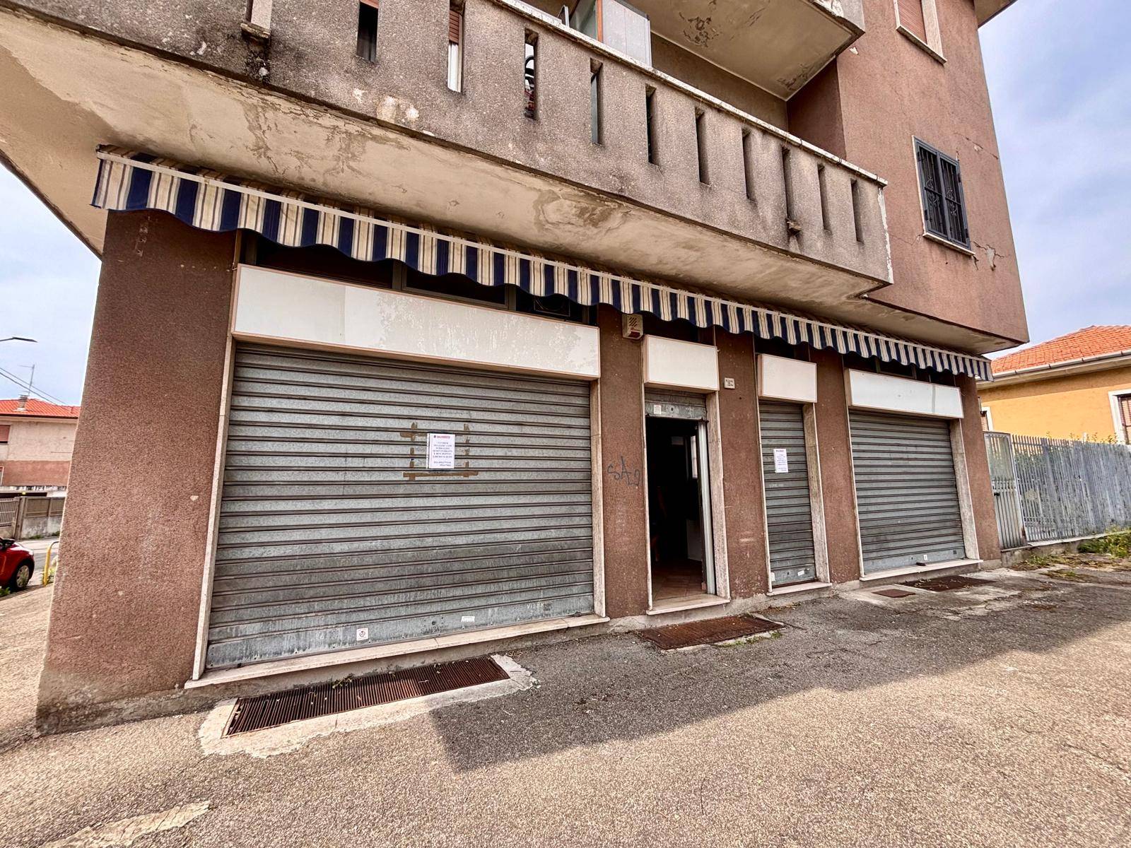Locale commerciale in vendita a Limbiate