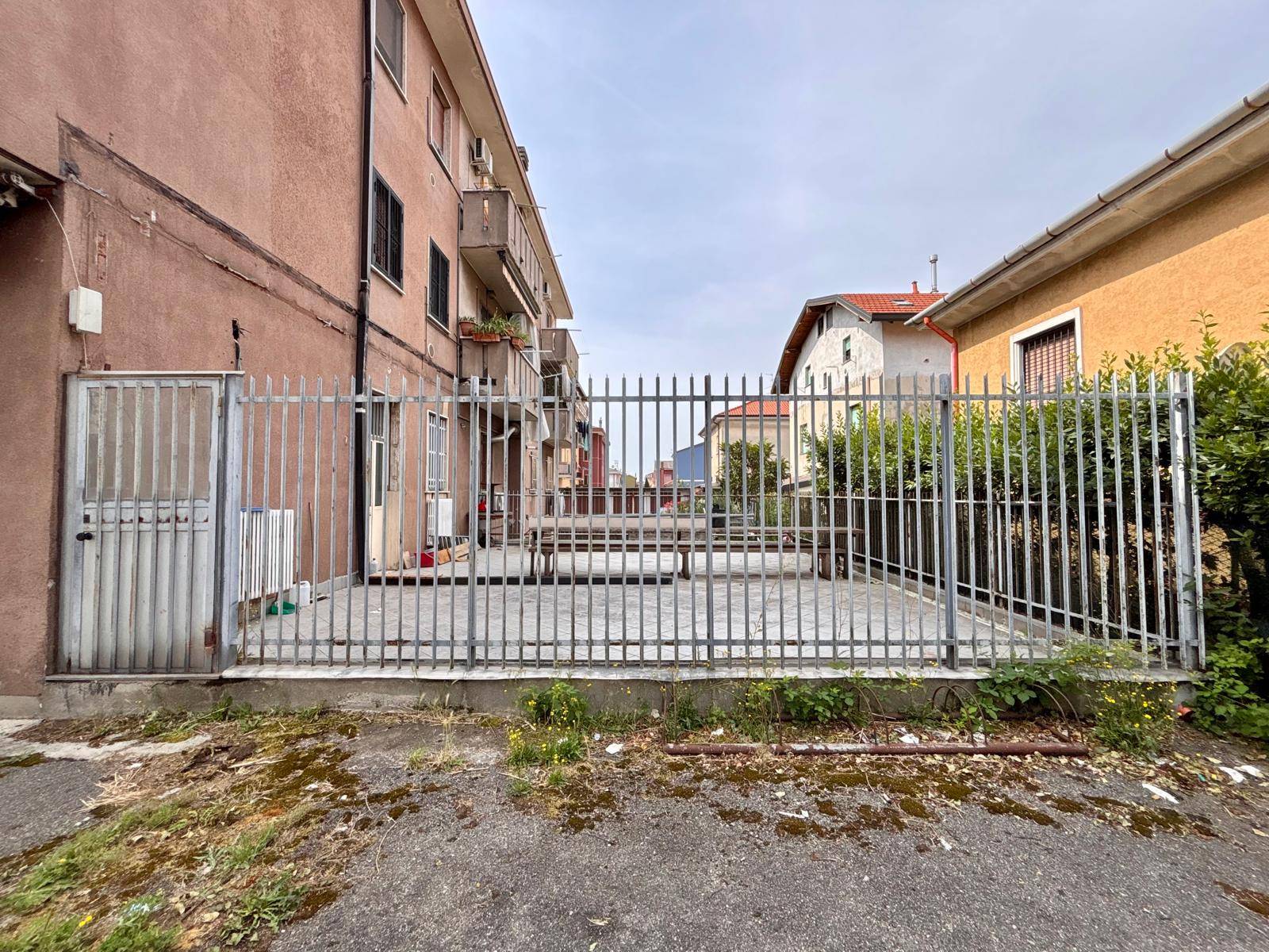 Locale commerciale in vendita a Limbiate