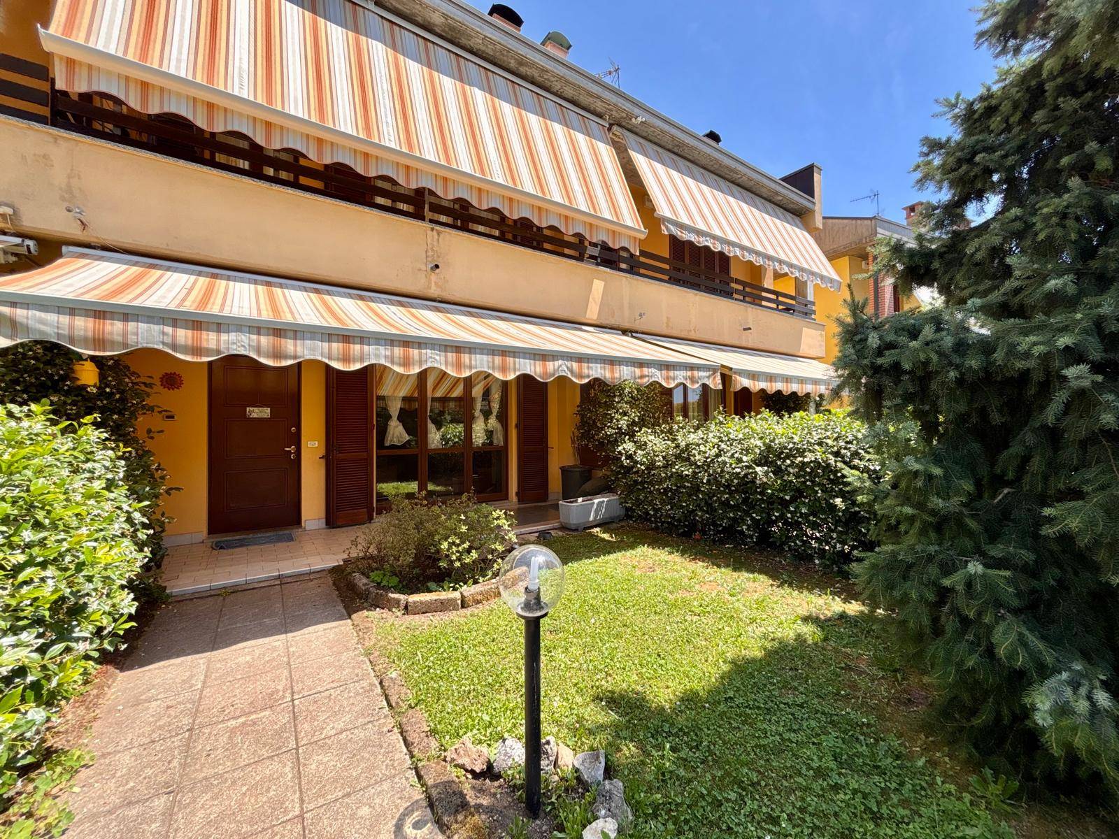 Villette a schiera in vendita a Carate Brianza, Agliate