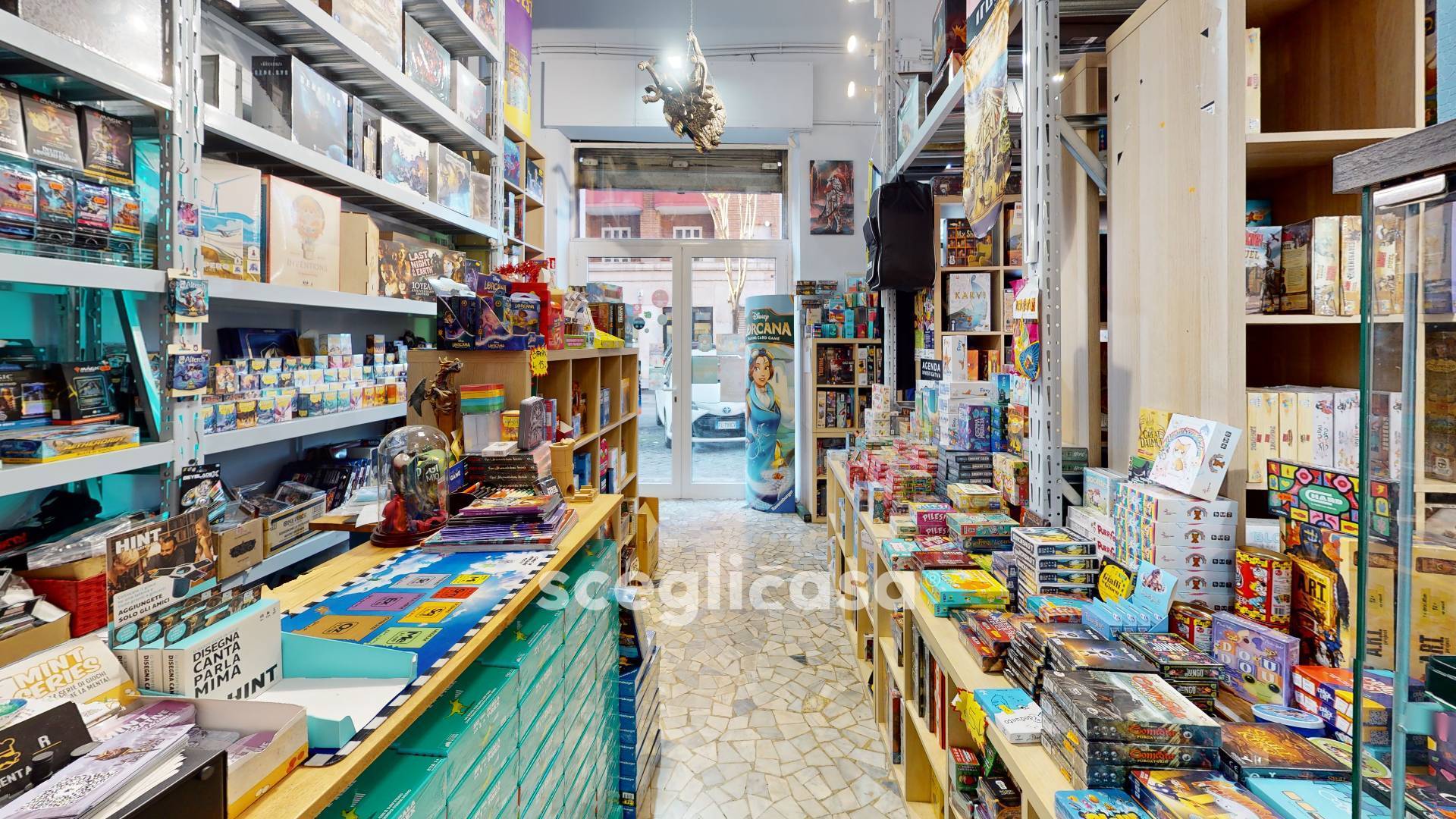 Locale commerciale in vendita a Roma, Colli Albani