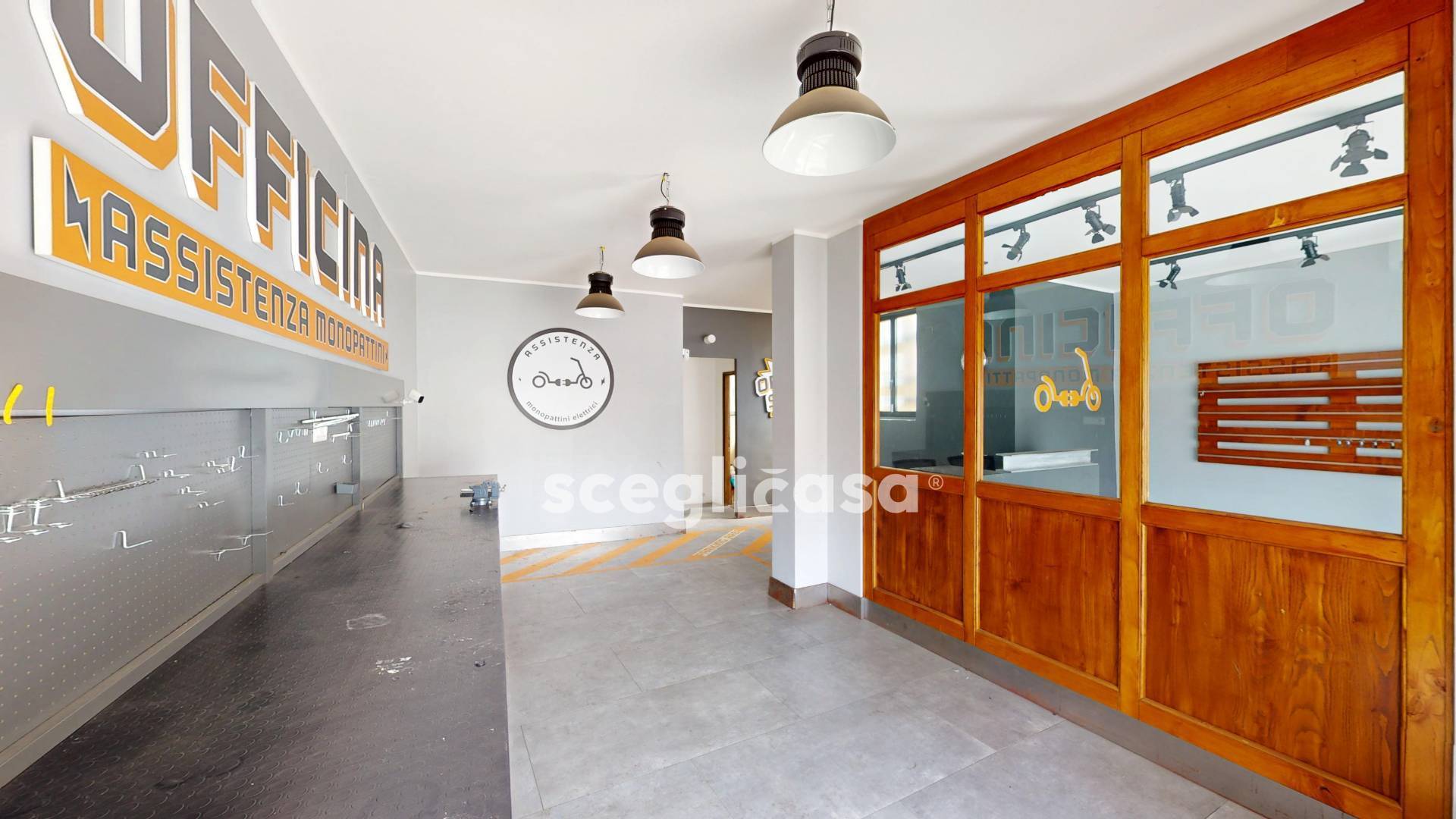 Locale commerciale in affitto a Roma, Colli Albani
