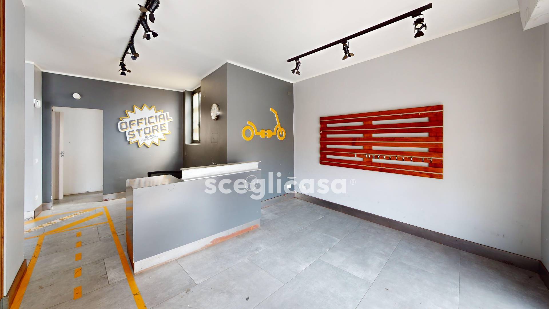 Locale commerciale in affitto a Roma, Colli Albani