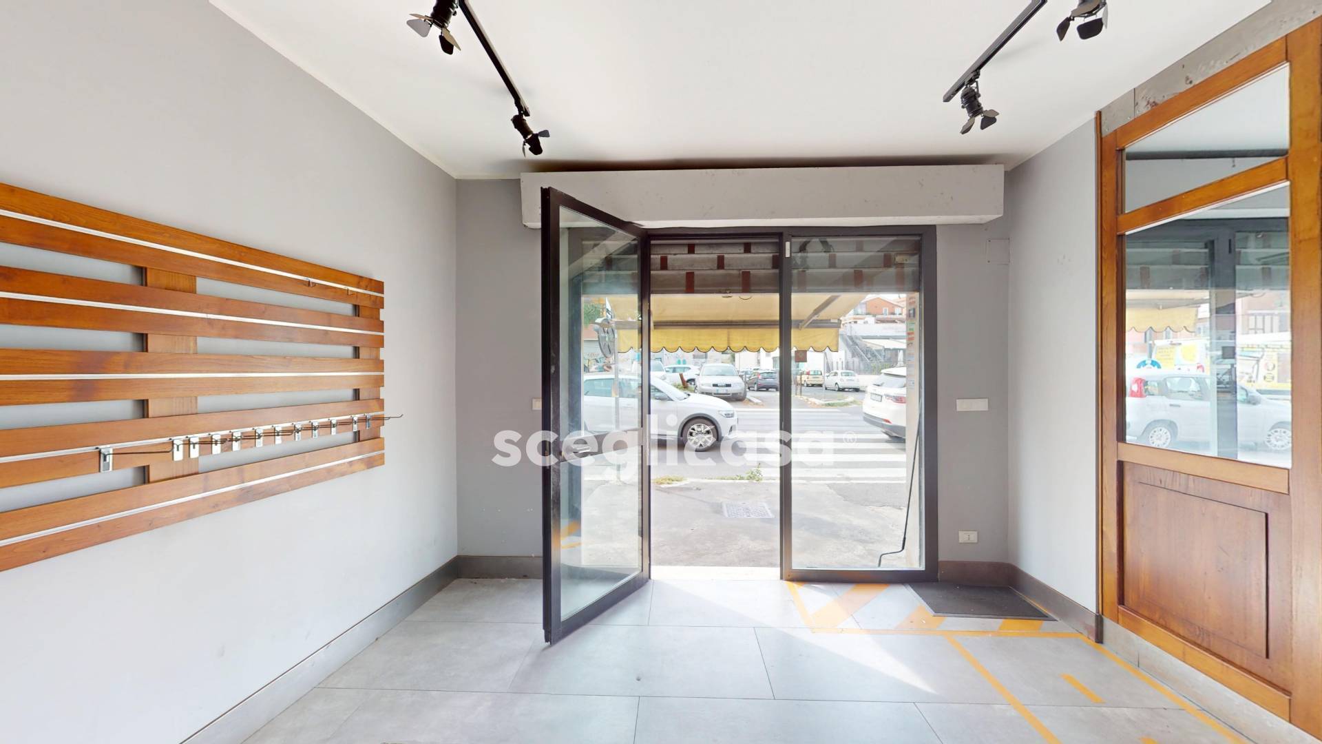 Locale commerciale in affitto a Roma, Colli Albani