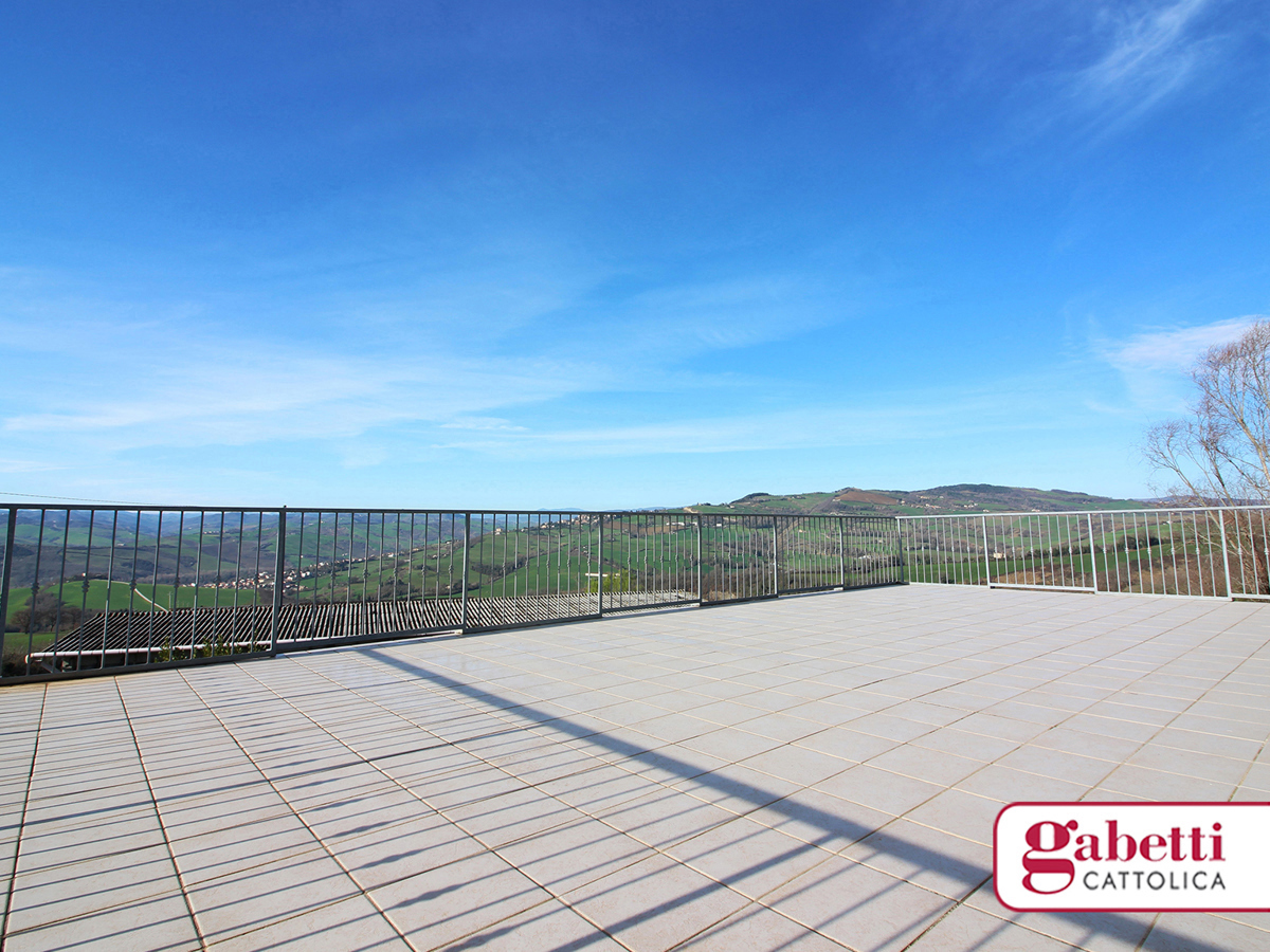 Casa indipendente con giardino a Tavoleto