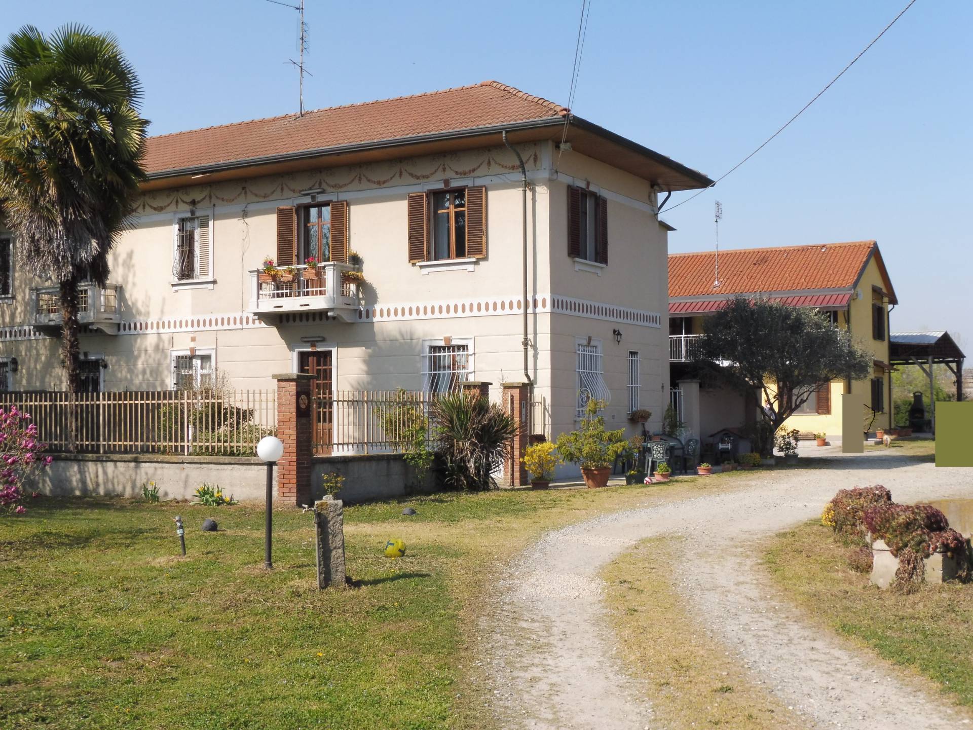 Villa con terrazzo a Grugliasco
