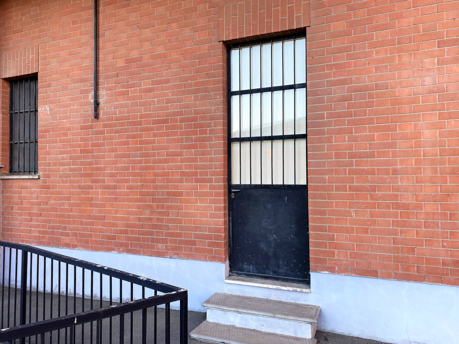 Locale commerciale in affitto a Collegno, Centro - Santa Maria