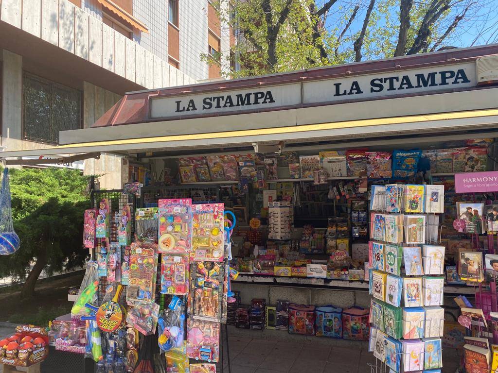 Locale commerciale in vendita a Grugliasco, Centro
