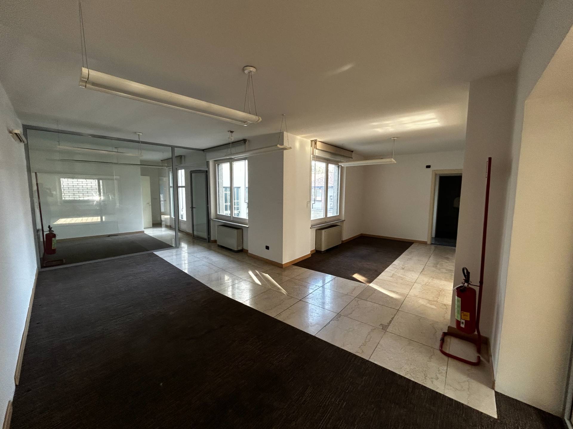 Locale commerciale in vendita a San Mauro Torinese, Centrale