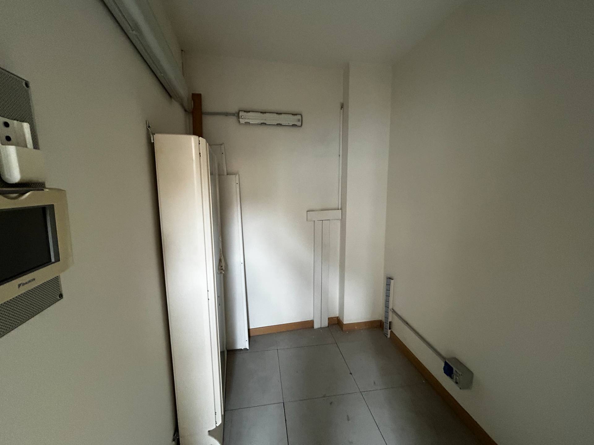 Locale commerciale in vendita a San Mauro Torinese, Centrale