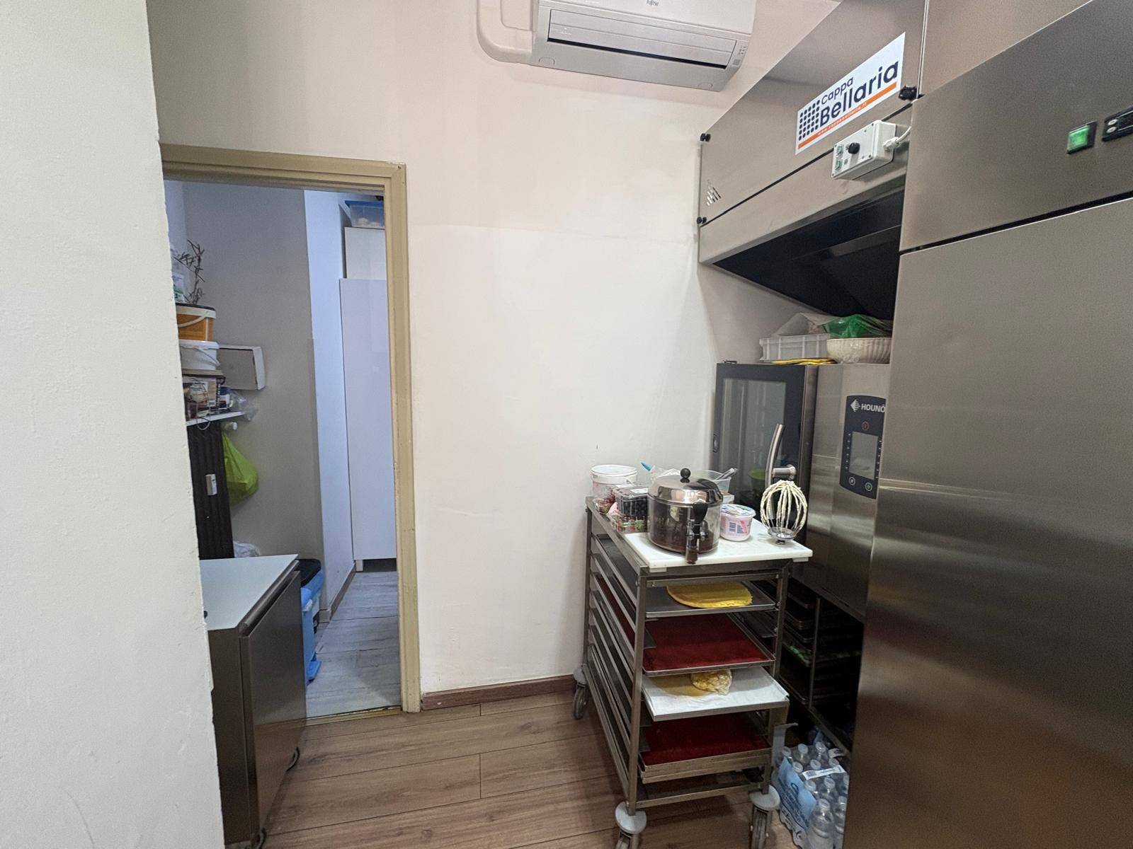 Attivit Commerciale - Pasticceria in vendita a Rivoli, Cascinevica