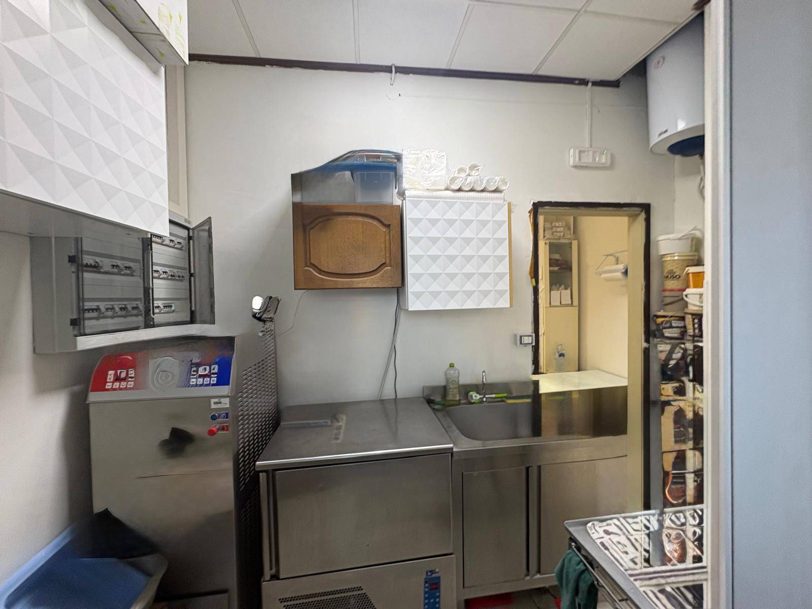 Attivit Commerciale - Pasticceria in vendita a Rivoli, Cascinevica