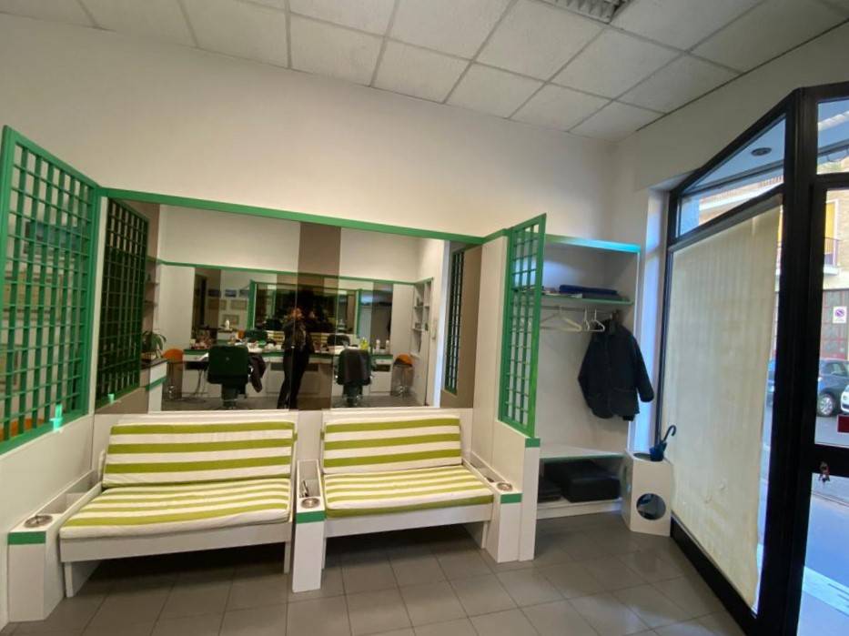 Locale commerciale in vendita a Torino, Pozzo Strada