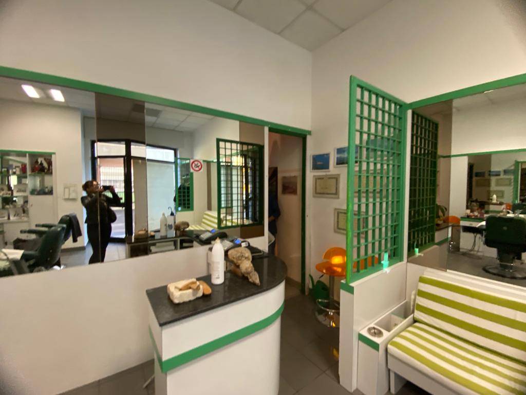 Locale commerciale in vendita a Torino, Pozzo Strada