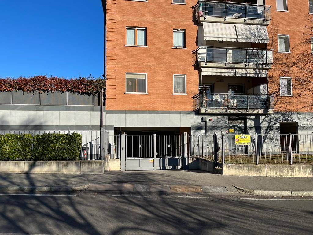 Box o garage in vendita a Collegno, Leuman