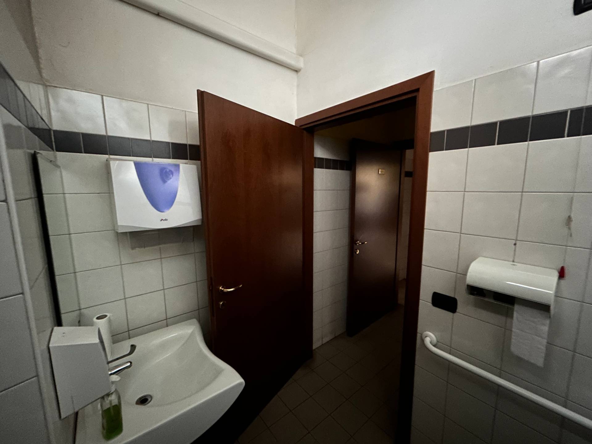 Locale commerciale in affitto a Torino, Valdocco - Aurora