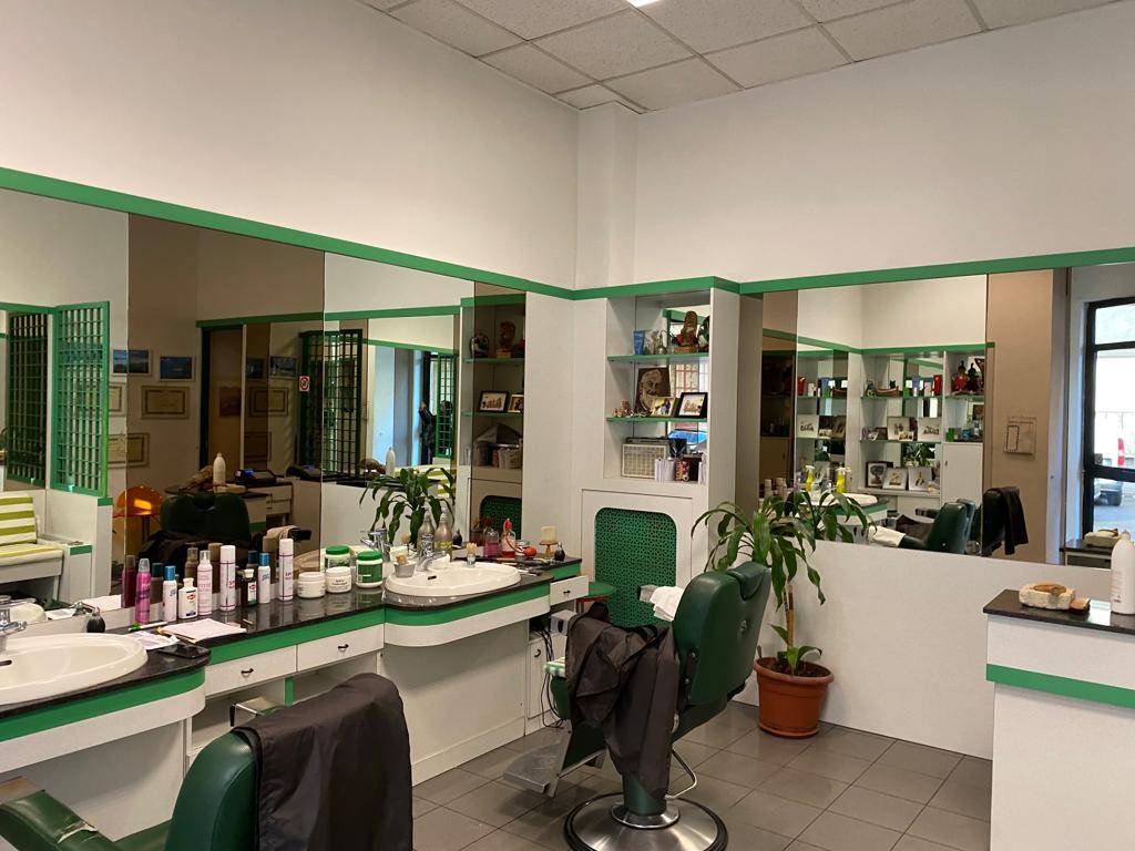 Locale commerciale in vendita a Torino, Pozzo Strada