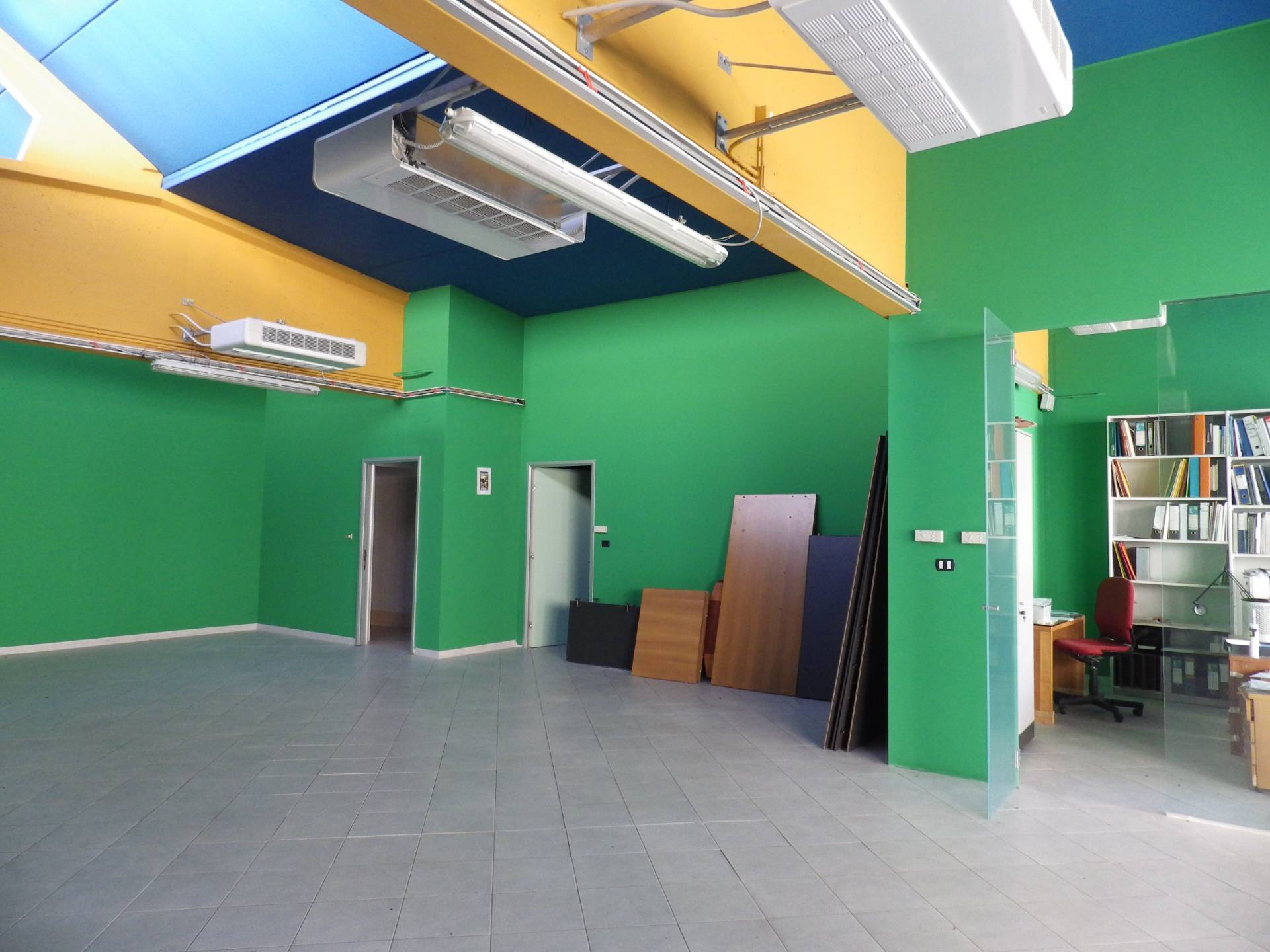 Locale commerciale in vendita a Rosta, Corso Moncenisio