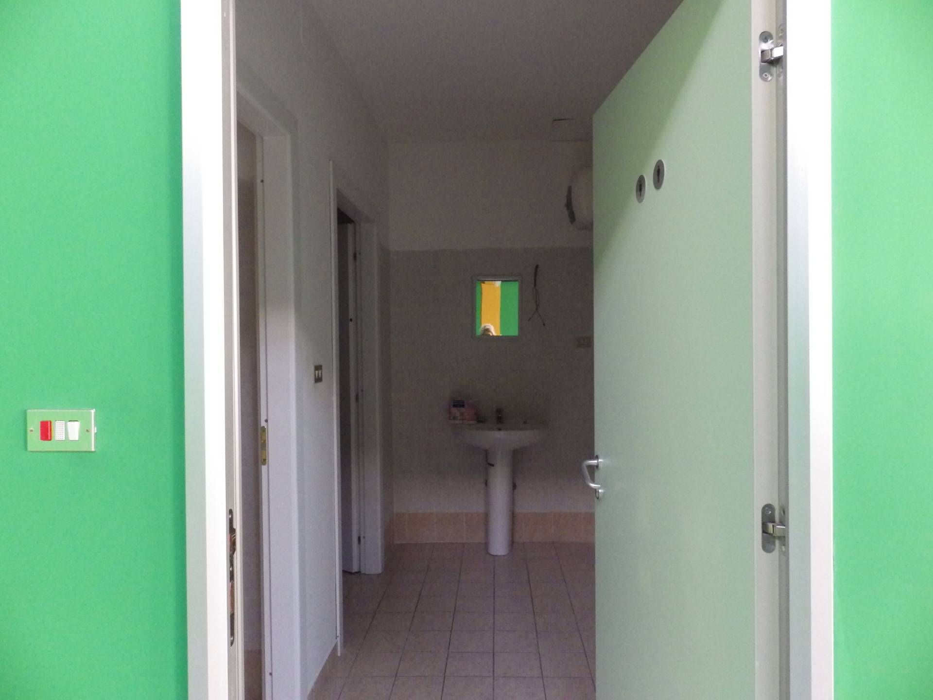 Locale commerciale in vendita a Rosta, Corso Moncenisio