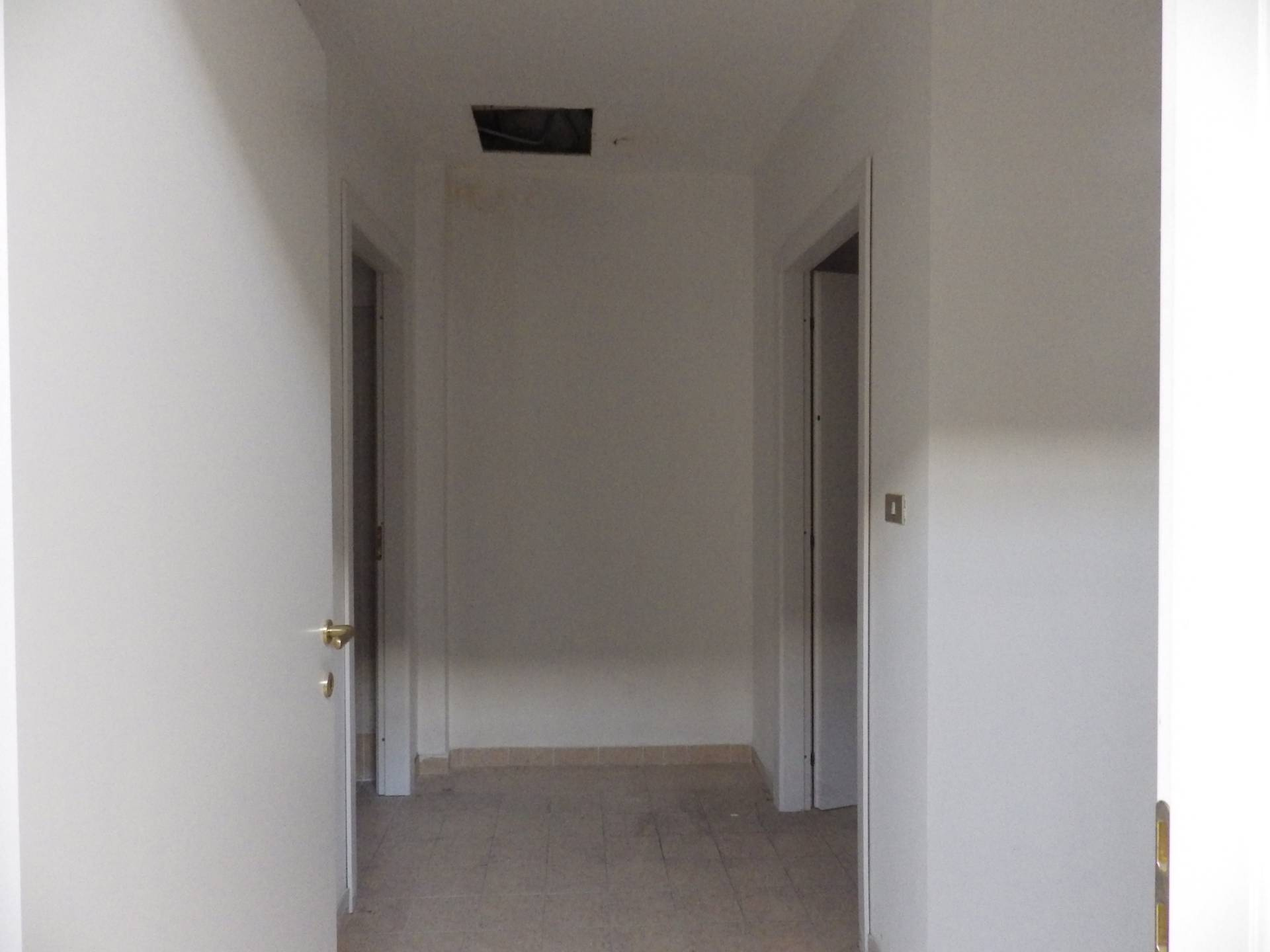 Locale commerciale in vendita a Rosta, Corso Moncenisio