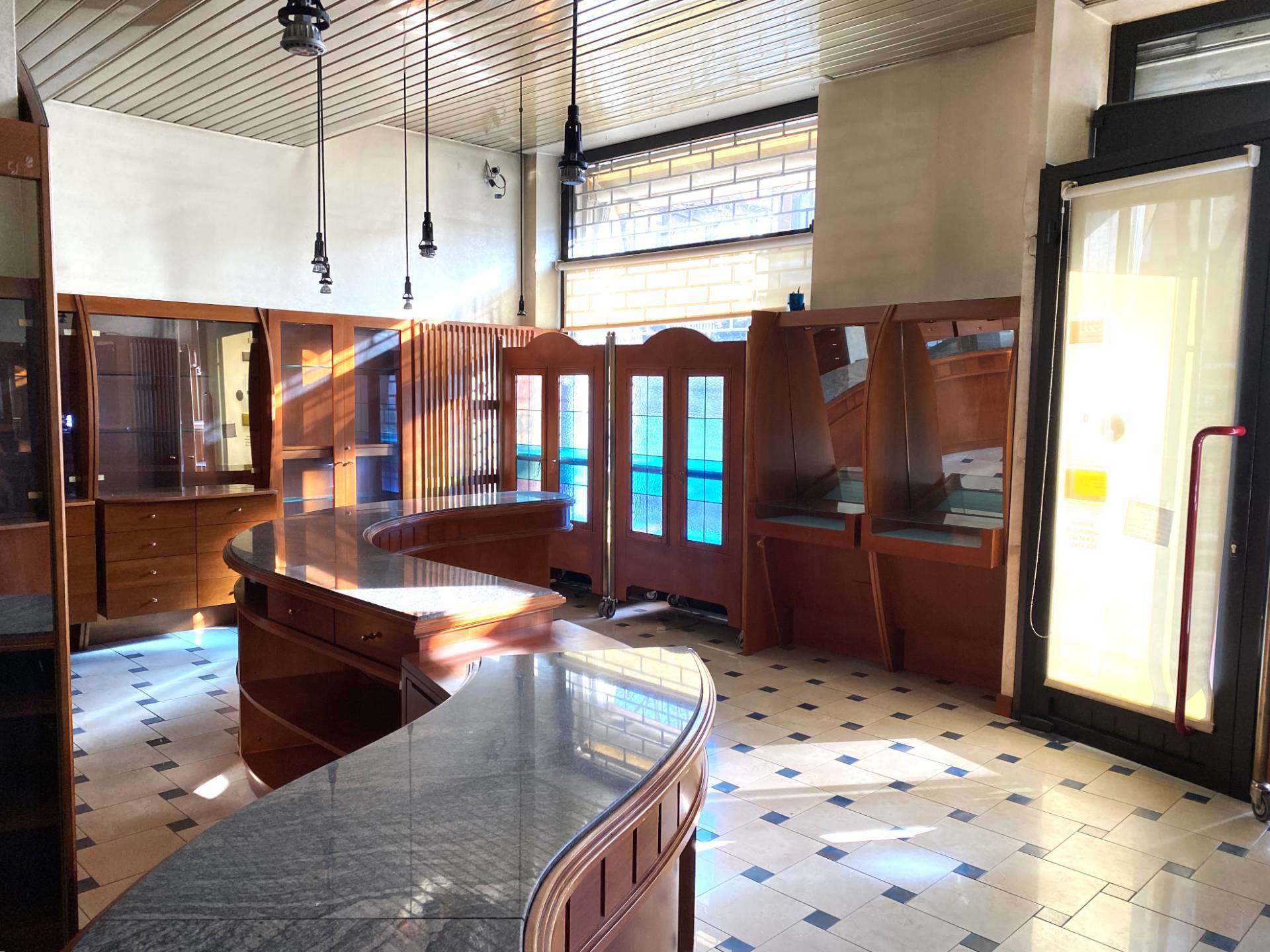 Locale commerciale in vendita a Collegno, Viale Xxiv Maggio