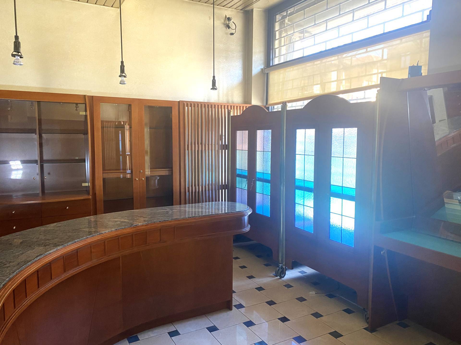 Locale commerciale in vendita a Collegno, Viale Xxiv Maggio