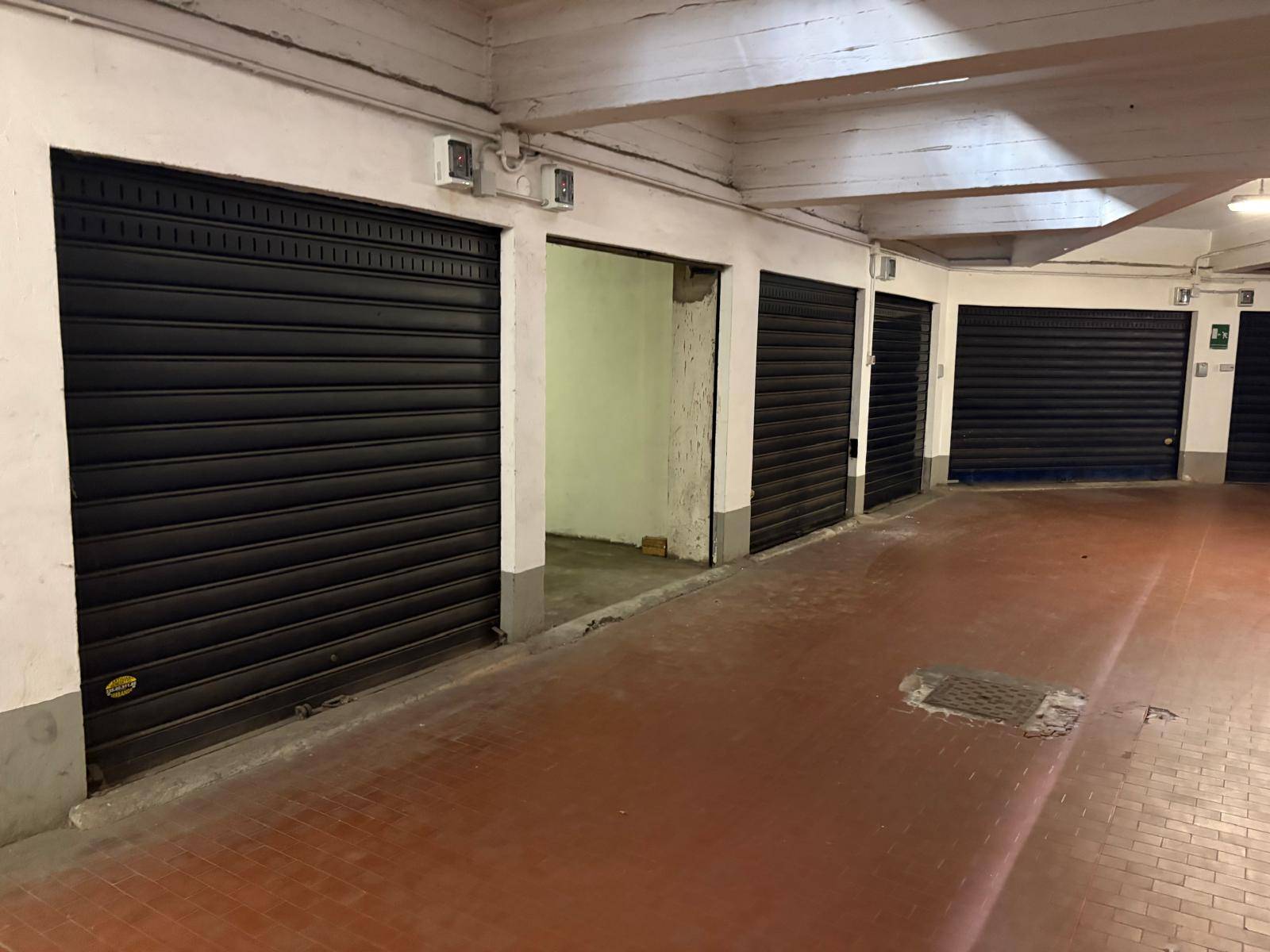 Box o garage in vendita a Rivoli