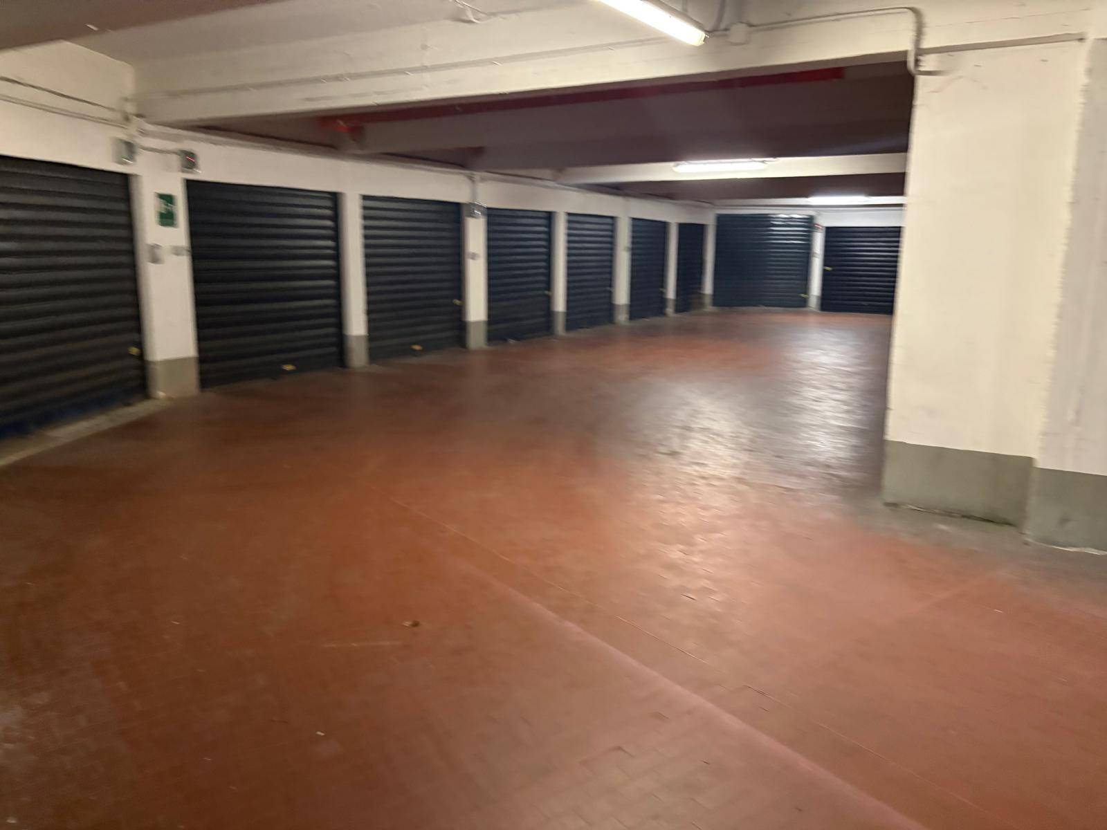 Box o garage in vendita a Rivoli