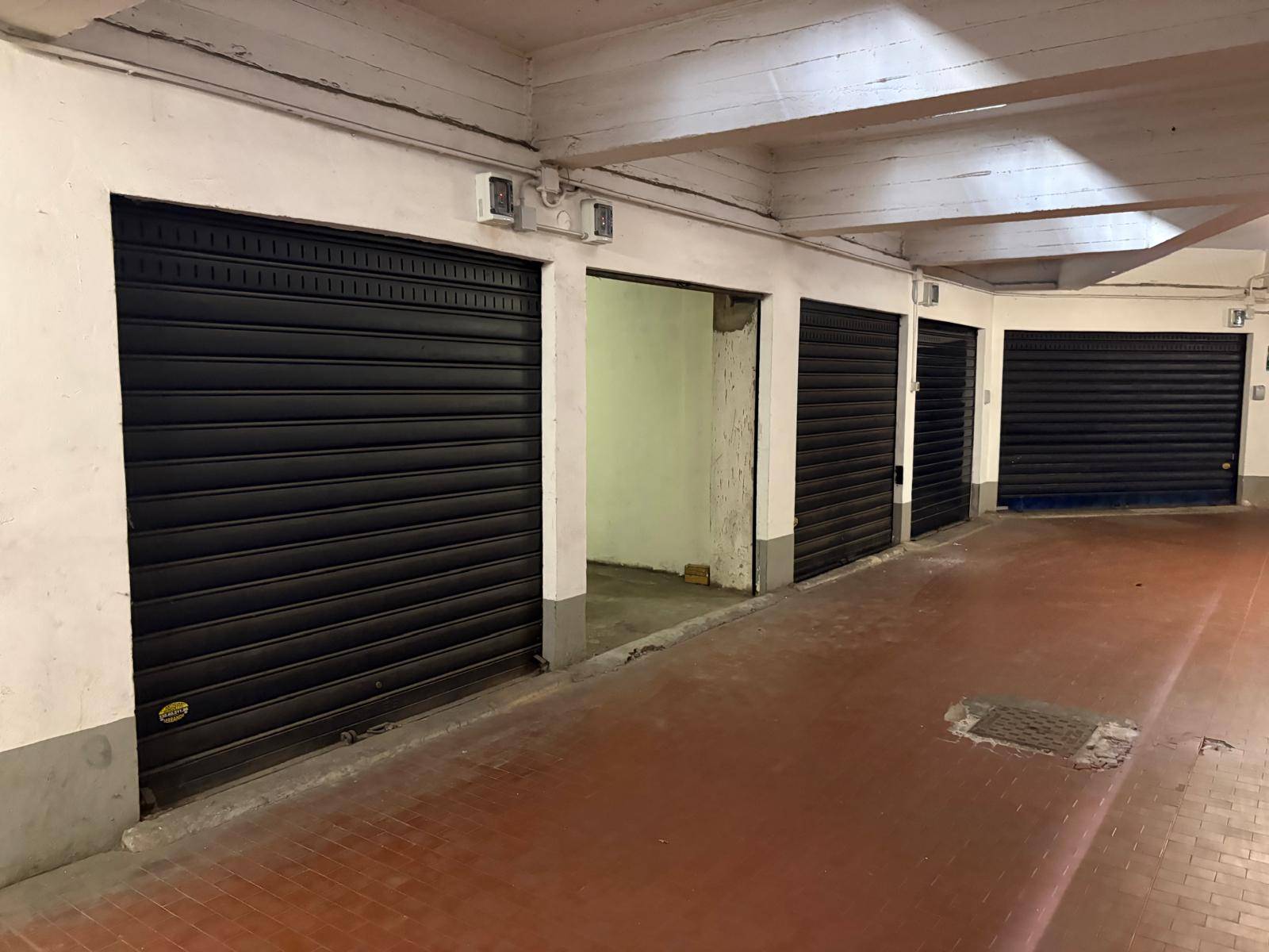 Box o garage in vendita a Rivoli