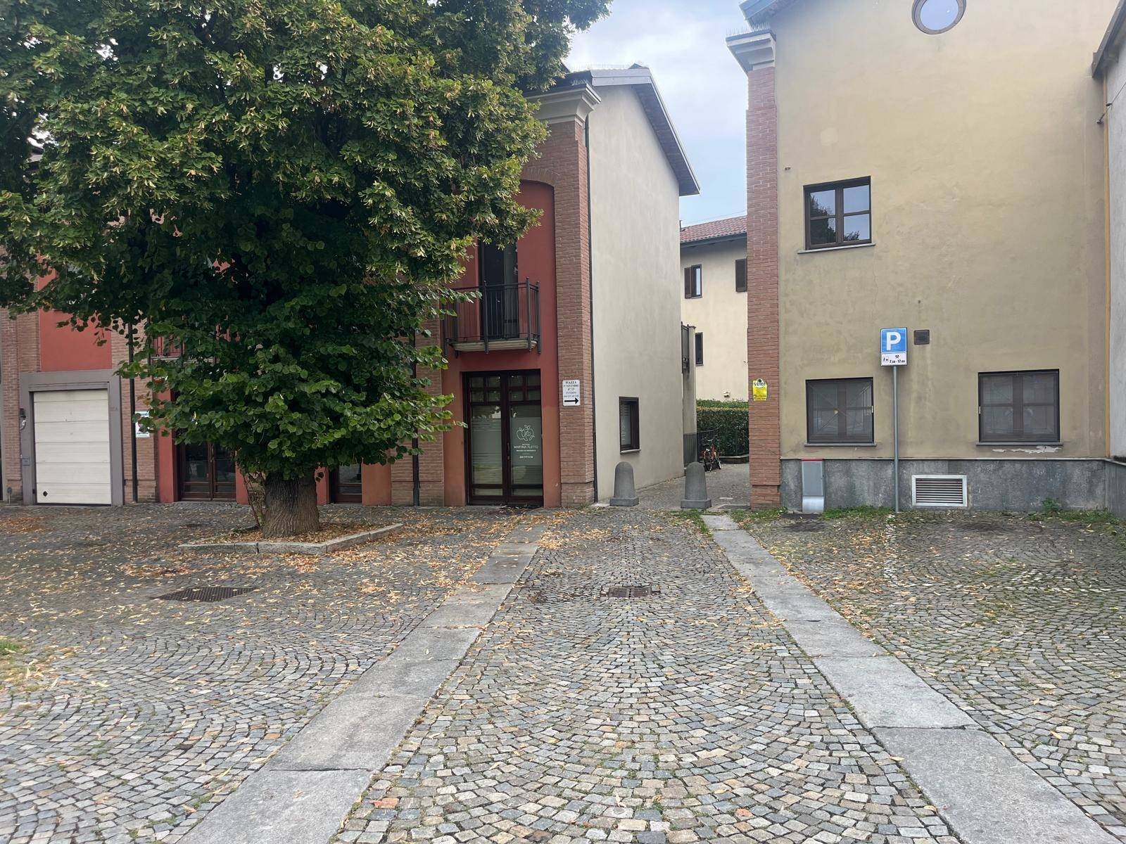 Locale commerciale in affitto a Collegno, Centro Paese
