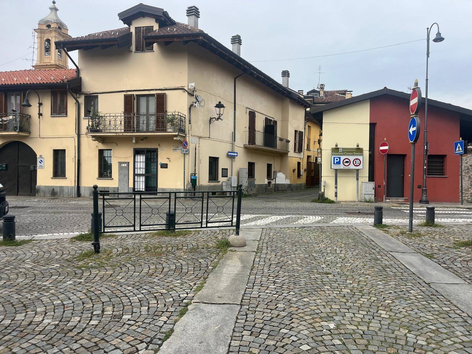 Locale commerciale in vendita a Collegno, Centro Storico