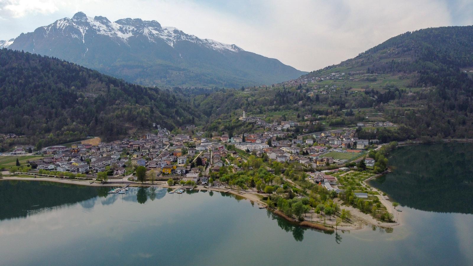 Casa indipendente vista lago in calceranica al lago, Calceranica al Lago