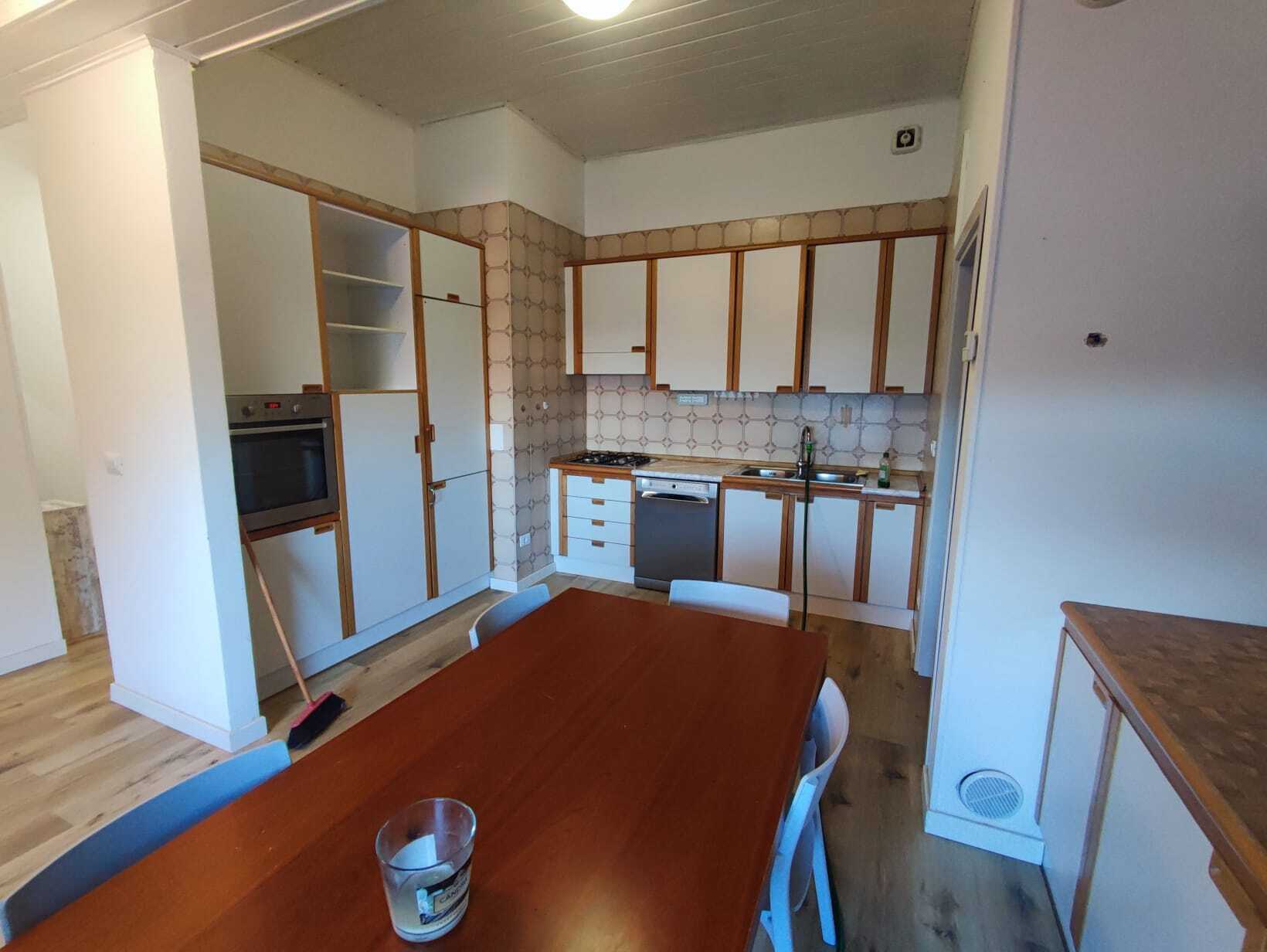 Trilocale con terrazzo in via del castel, Trento