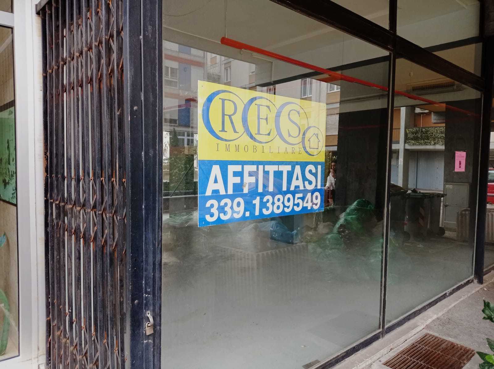 Locale commerciale con giardino in via rosmini 14, Trento