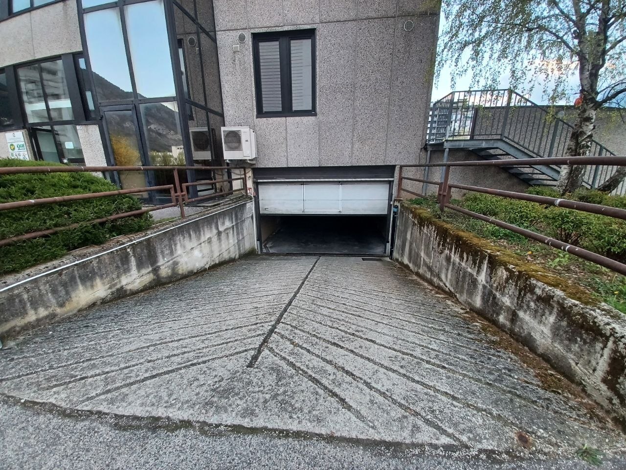 Posto auto coperto in vendita a Trento
