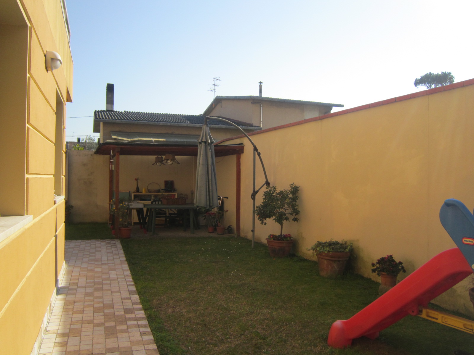 Appartamento piano terra in vendita a Viareggio, Campo D'Aviazione