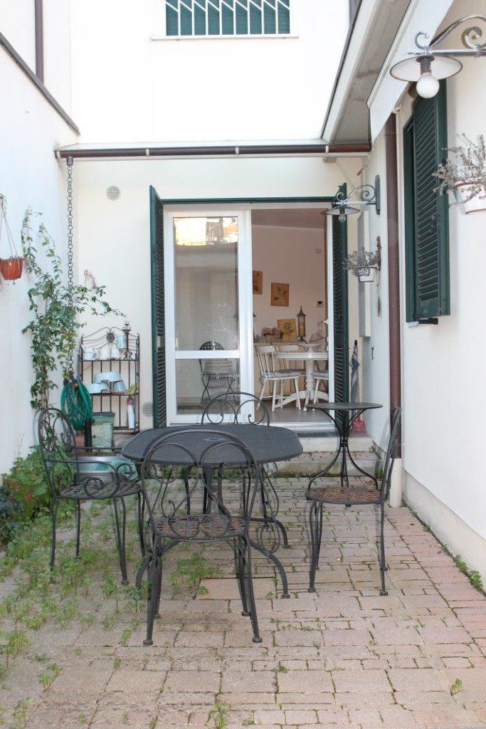 Appartamento piano terra in vendita a Viareggio, Marco Polo