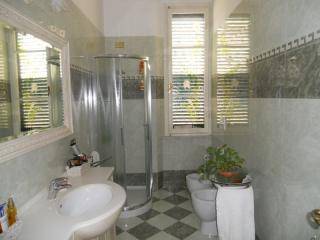 Appartamento ultimo piano in vendita a Viareggio, Fascia mare