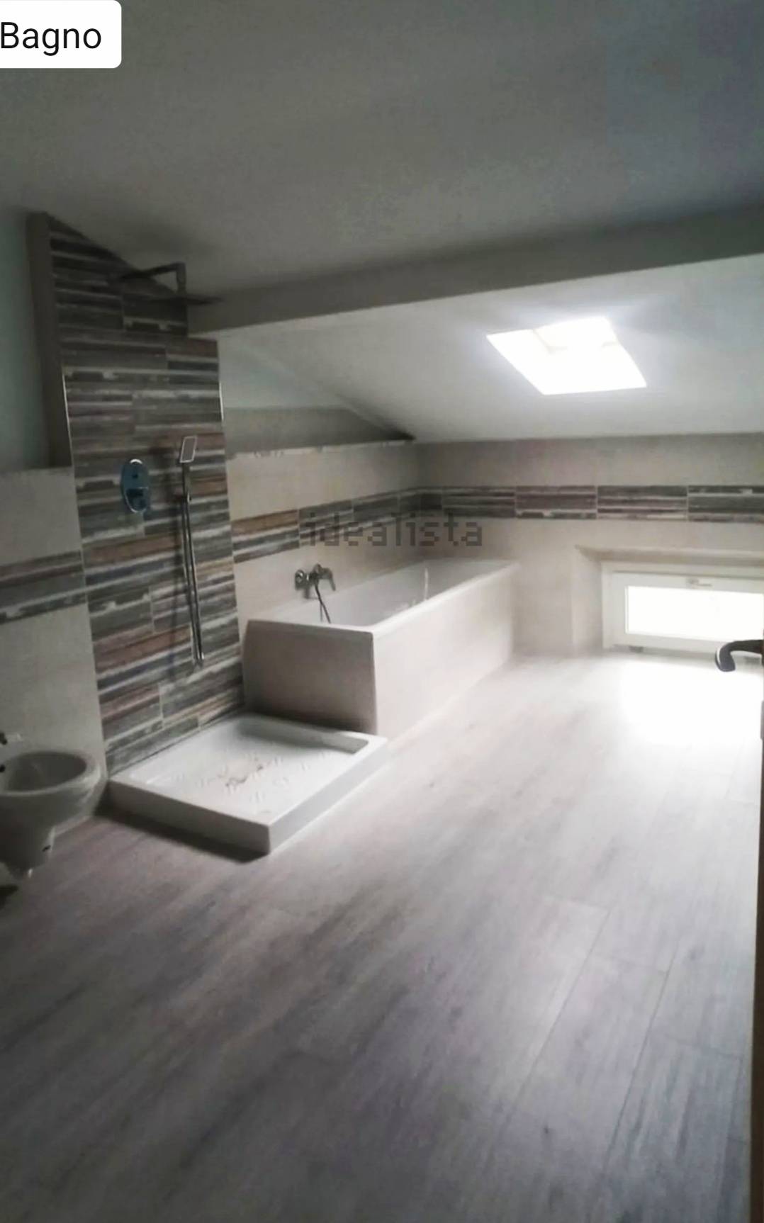 Appartamento ultimo piano in vendita a Viareggio, Centro/Pineta