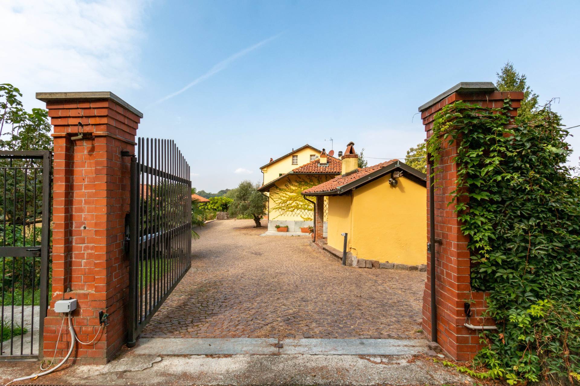 Villa con terrazzo, Torino madonna del pilone - sassi