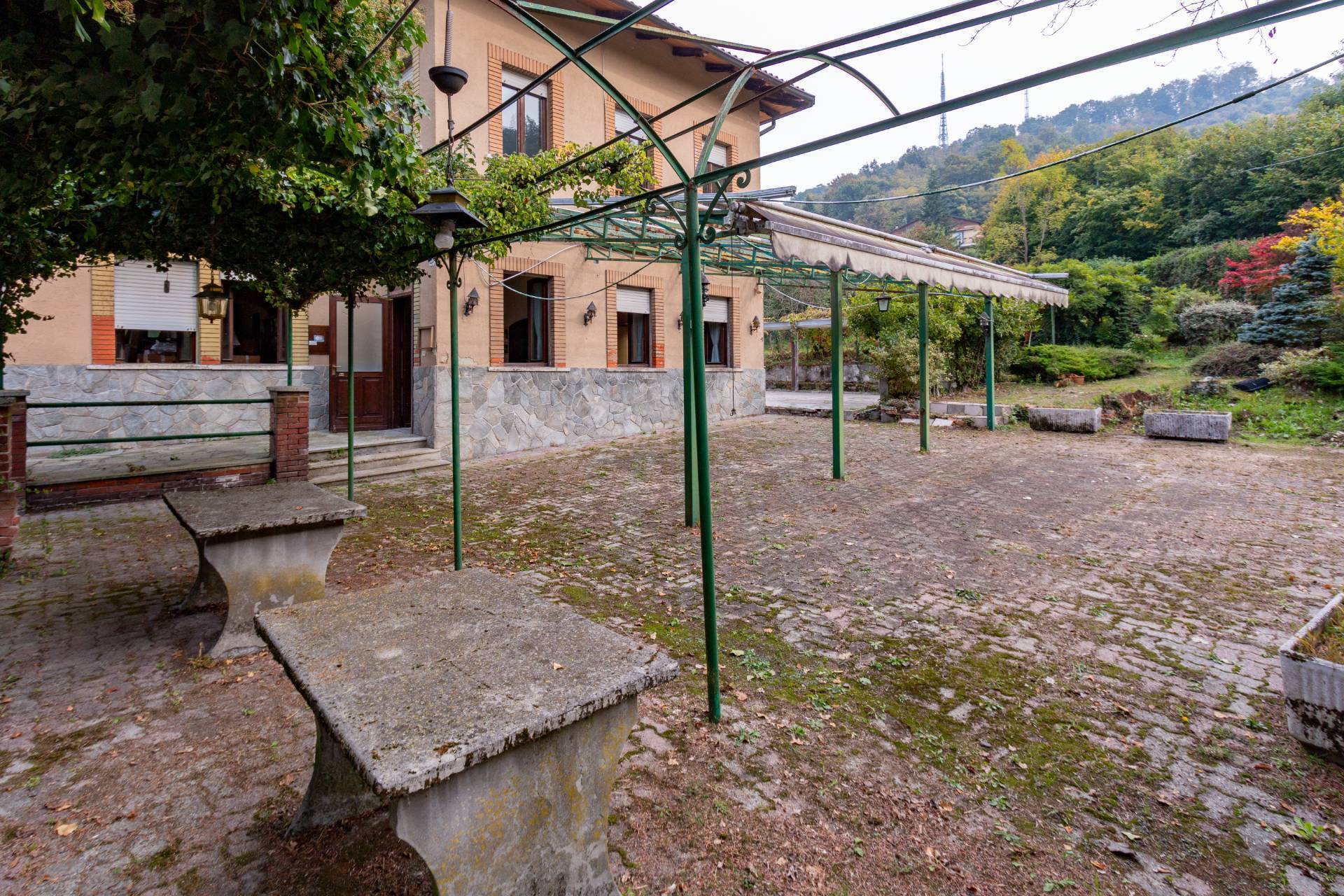 Villa da ristrutturare, Torino collina