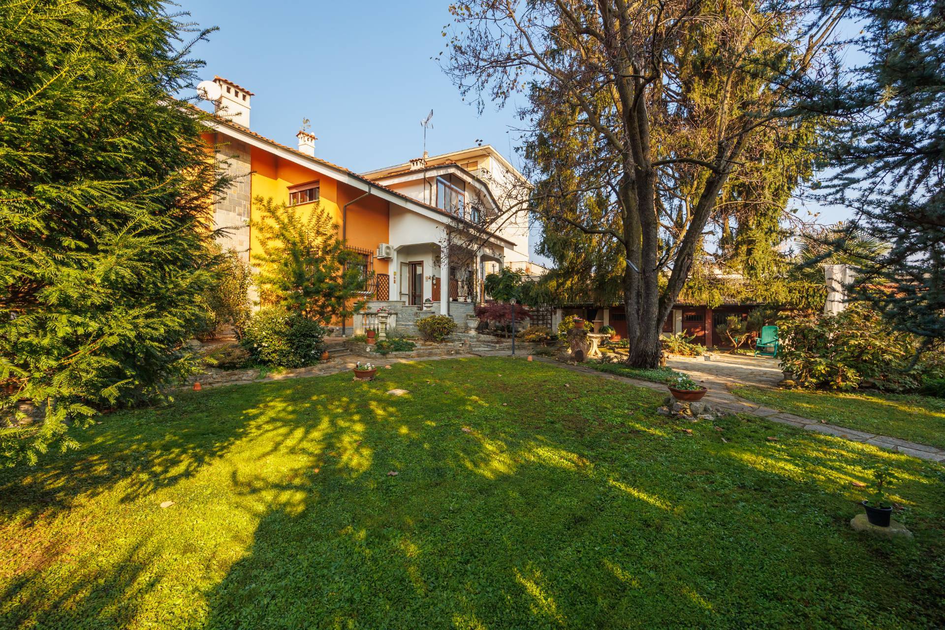 Casa indipendente con terrazzo a Ciri