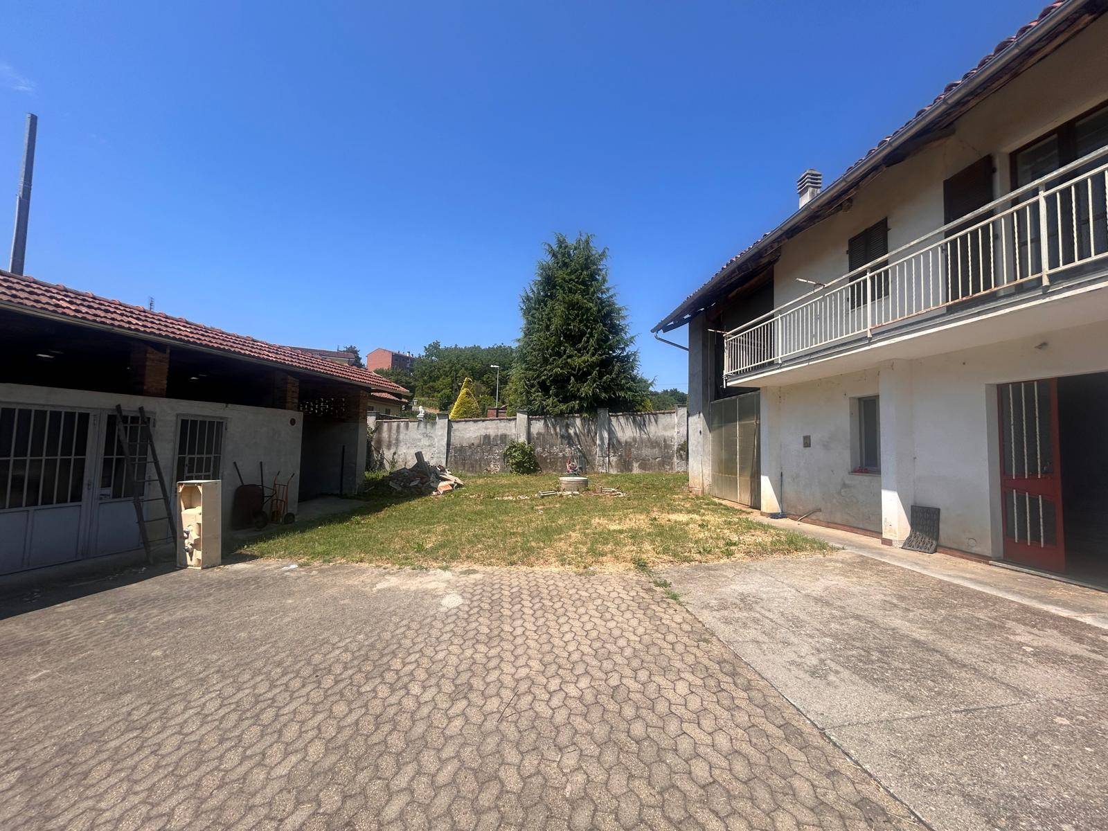 Casa indipendente in vendita a Trofarello, Valle Sauglio