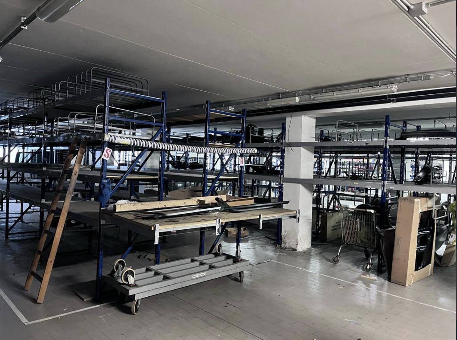 Locale commerciale in vendita a Bra, Bra