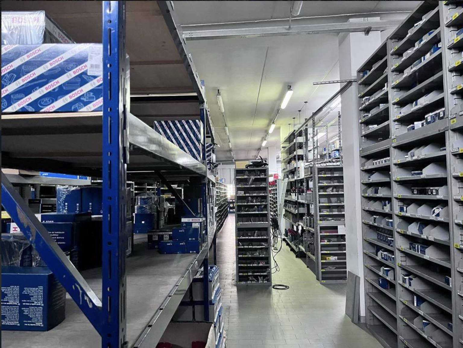 Locale commerciale in vendita a Bra, Bra