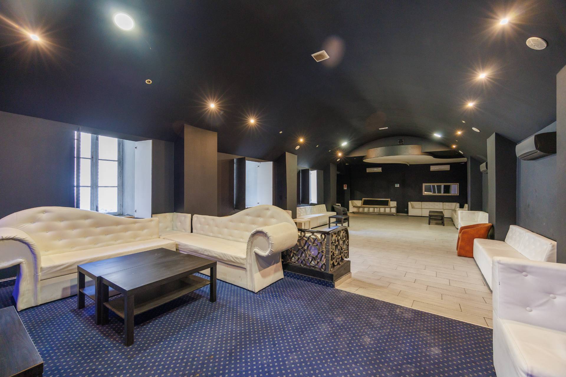 Locale commerciale in vendita a Torino, San Salvario