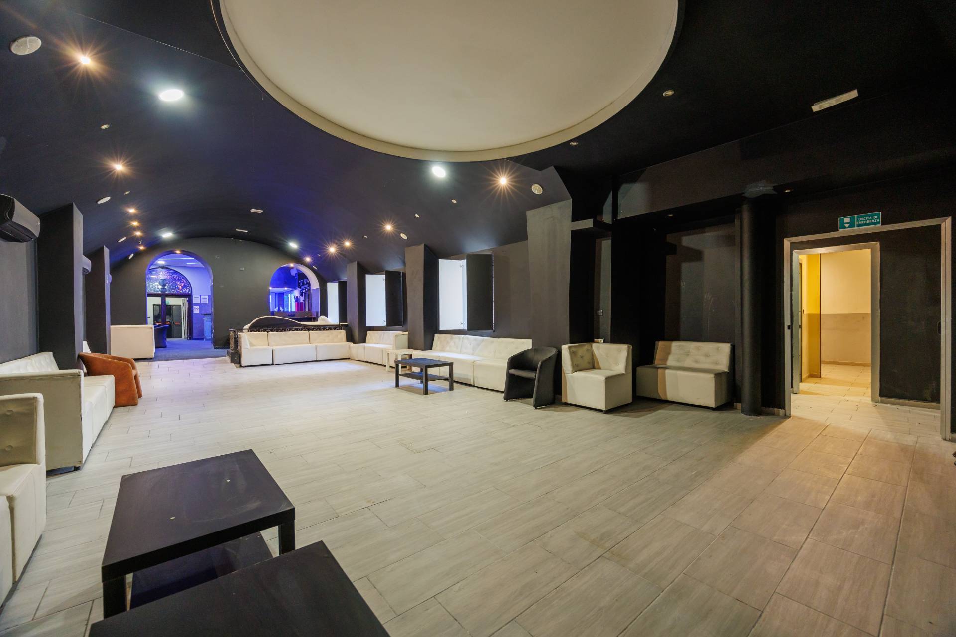 Locale commerciale in vendita a Torino, San Salvario