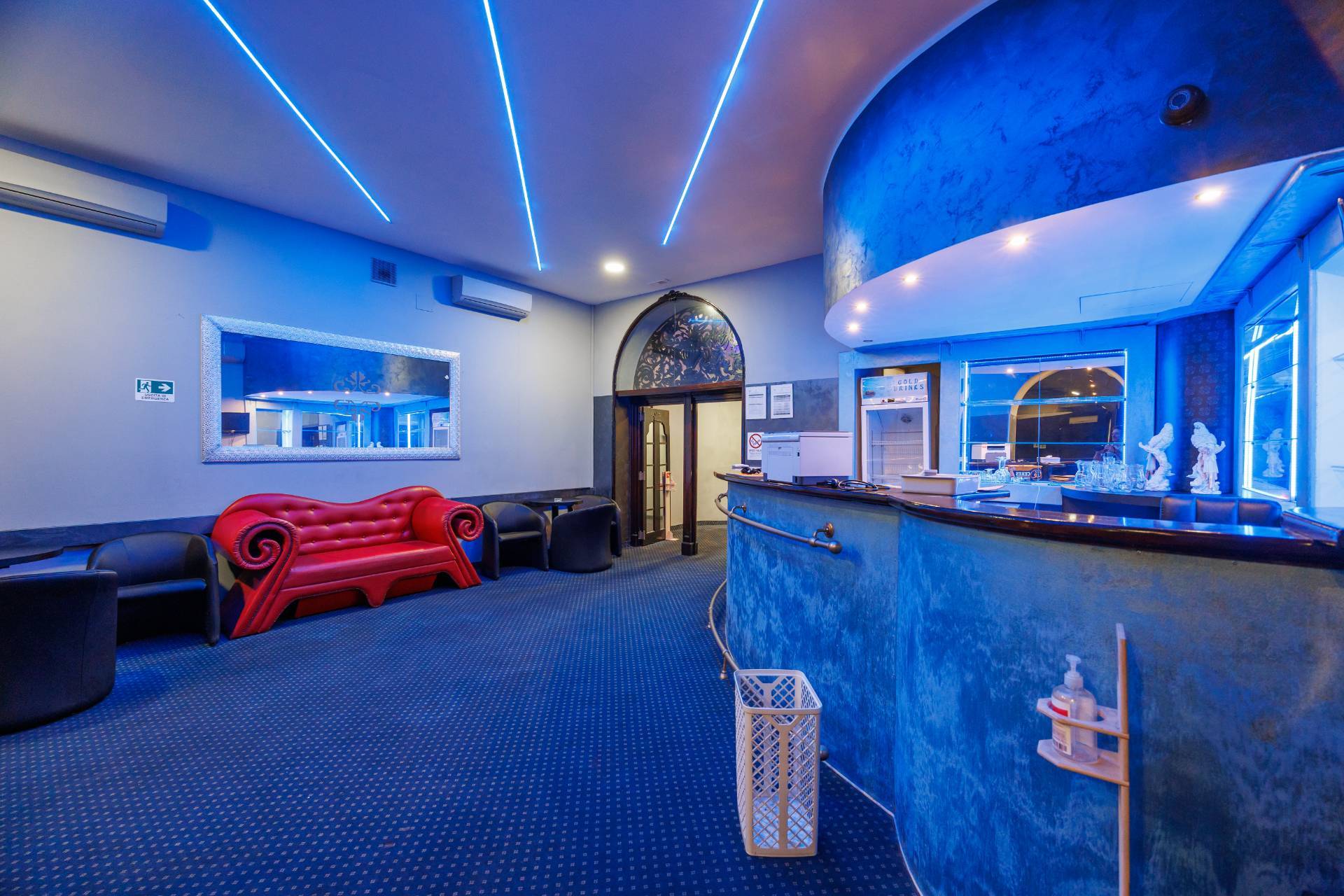 Locale commerciale in vendita a Torino, San Salvario