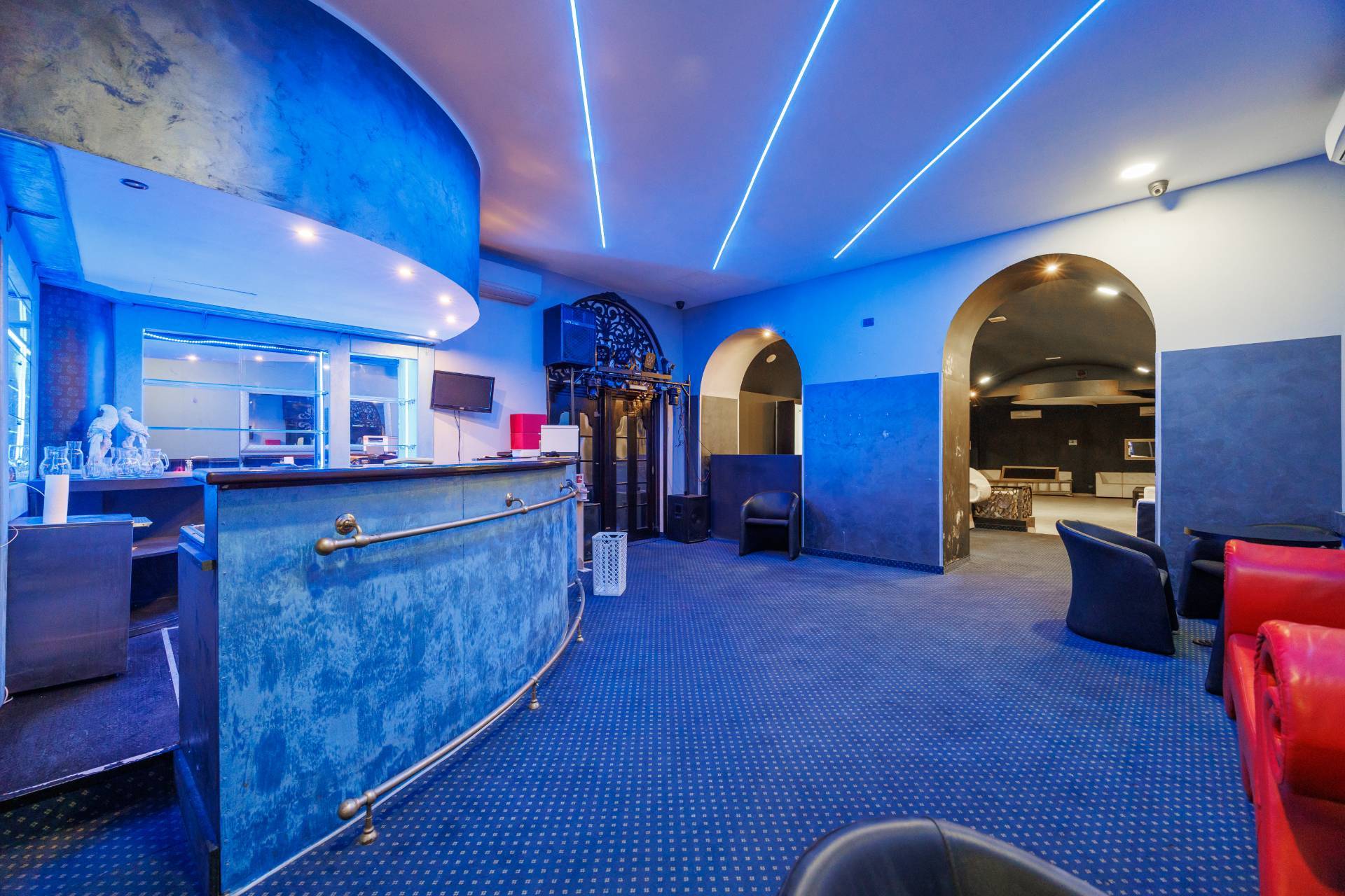 Locale commerciale in vendita a Torino, San Salvario